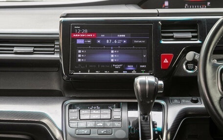 Honda Stepwgn IV, 2017 год, 2 098 000 рублей, 16 фотография