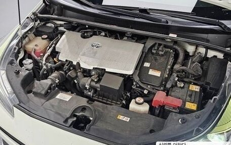 Toyota Prius IV XW50, 2019 год, 1 910 000 рублей, 6 фотография