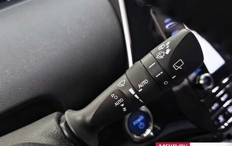 Toyota Prius IV XW50, 2019 год, 1 910 000 рублей, 14 фотография