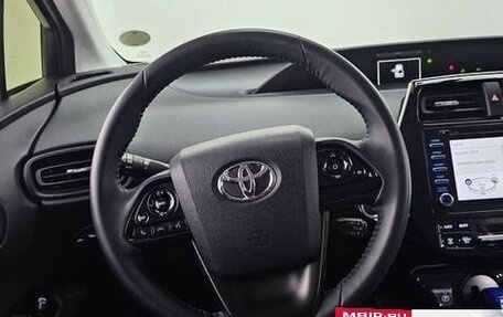 Toyota Prius IV XW50, 2019 год, 1 910 000 рублей, 13 фотография