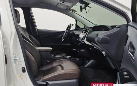 Toyota Prius IV XW50, 2019 год, 1 910 000 рублей, 11 фотография