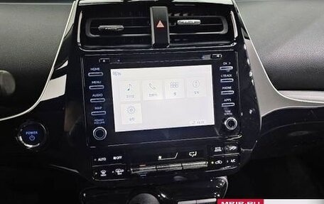 Toyota Prius IV XW50, 2019 год, 1 910 000 рублей, 16 фотография