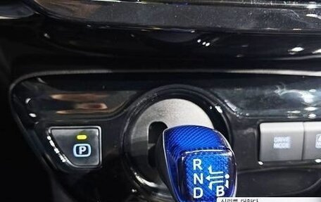 Toyota Prius IV XW50, 2019 год, 1 910 000 рублей, 20 фотография