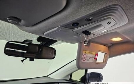 Toyota Prius IV XW50, 2019 год, 1 910 000 рублей, 21 фотография