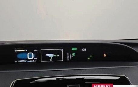 Toyota Prius IV XW50, 2019 год, 1 910 000 рублей, 17 фотография