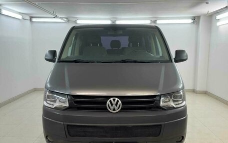 Volkswagen Caravelle T5, 2010 год, 1 340 000 рублей, 2 фотография
