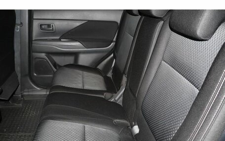 Mitsubishi Outlander III рестайлинг 3, 2020 год, 2 243 000 рублей, 7 фотография