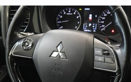 Mitsubishi Outlander III рестайлинг 3, 2020 год, 2 243 000 рублей, 9 фотография