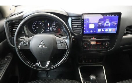 Mitsubishi Outlander III рестайлинг 3, 2020 год, 2 243 000 рублей, 8 фотография