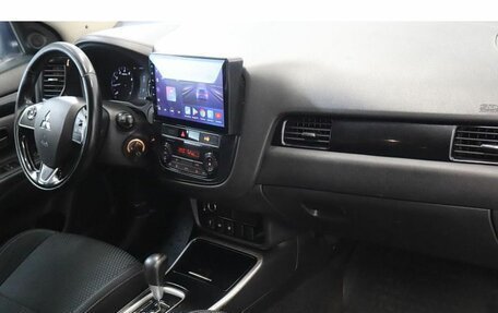 Mitsubishi Outlander III рестайлинг 3, 2020 год, 2 243 000 рублей, 5 фотография