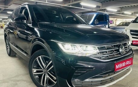 Volkswagen Tiguan II, 2022 год, 4 400 000 рублей, 1 фотография