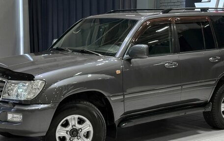 Toyota Land Cruiser 100 рестайлинг 2, 2006 год, 2 387 000 рублей, 2 фотография