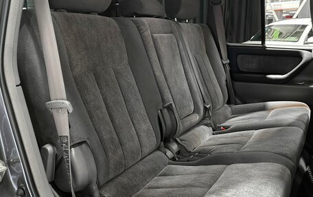 Toyota Land Cruiser 100 рестайлинг 2, 2006 год, 2 387 000 рублей, 13 фотография