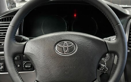 Toyota Land Cruiser 100 рестайлинг 2, 2006 год, 2 387 000 рублей, 20 фотография