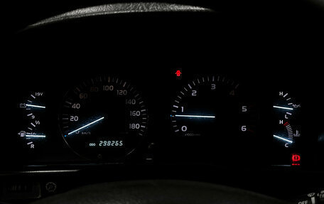 Toyota Land Cruiser 100 рестайлинг 2, 2006 год, 2 387 000 рублей, 17 фотография