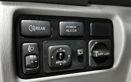 Toyota Land Cruiser 100 рестайлинг 2, 2006 год, 2 387 000 рублей, 16 фотография