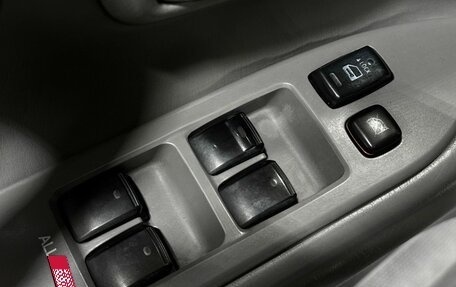 Toyota Land Cruiser 100 рестайлинг 2, 2006 год, 2 387 000 рублей, 15 фотография