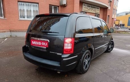 Chrysler Voyager IV, 2008 год, 1 580 000 рублей, 2 фотография
