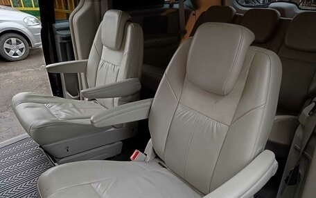 Chrysler Voyager IV, 2008 год, 1 580 000 рублей, 25 фотография