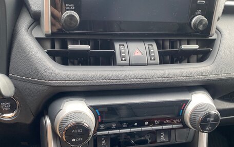 Toyota RAV4, 2021 год, 5 050 000 рублей, 4 фотография