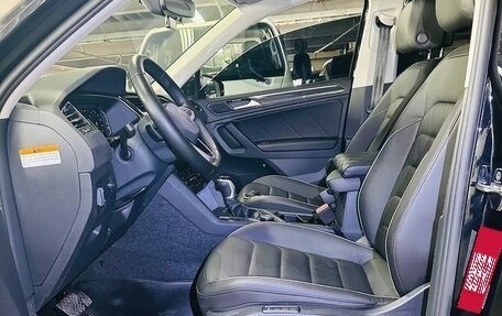 Volkswagen Tiguan II, 2022 год, 4 400 000 рублей, 16 фотография