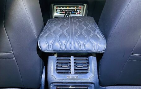 Volkswagen Tiguan II, 2022 год, 4 400 000 рублей, 36 фотография