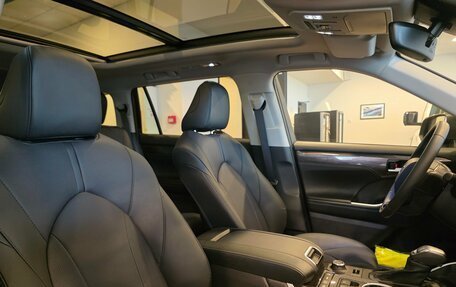 Toyota Highlander, 2026 год, 5 690 000 рублей, 28 фотография