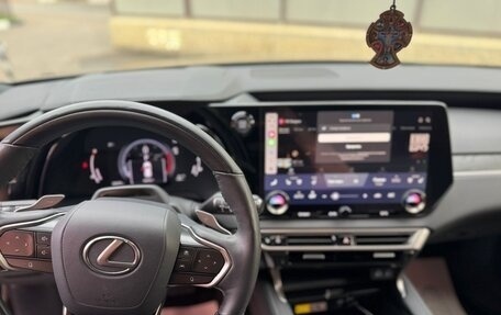 Lexus RX IV рестайлинг, 2023 год, 8 100 000 рублей, 16 фотография