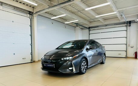 Toyota Prius IV XW50, 2017 год, 2 199 900 рублей, 2 фотография