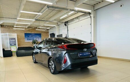 Toyota Prius IV XW50, 2017 год, 2 199 900 рублей, 4 фотография
