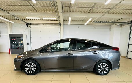 Toyota Prius IV XW50, 2017 год, 2 199 900 рублей, 3 фотография