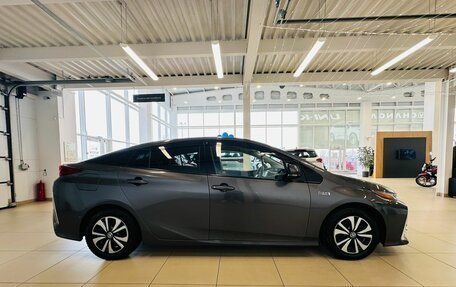 Toyota Prius IV XW50, 2017 год, 2 199 900 рублей, 7 фотография