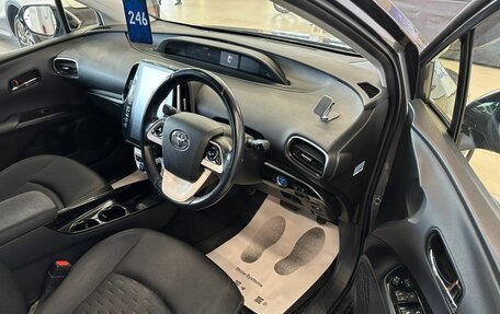 Toyota Prius IV XW50, 2017 год, 2 199 900 рублей, 10 фотография