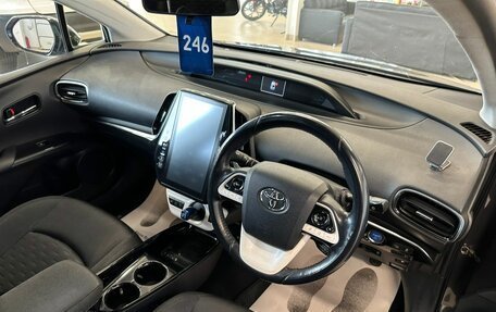 Toyota Prius IV XW50, 2017 год, 2 199 900 рублей, 11 фотография