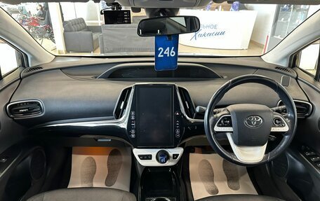 Toyota Prius IV XW50, 2017 год, 2 199 900 рублей, 16 фотография