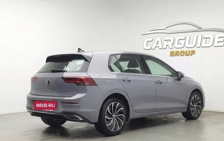 Volkswagen Golf VIII, 2022 год, 1 680 000 рублей, 2 фотография