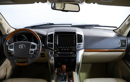 Toyota Land Cruiser 200, 2013 год, 3 999 000 рублей, 9 фотография