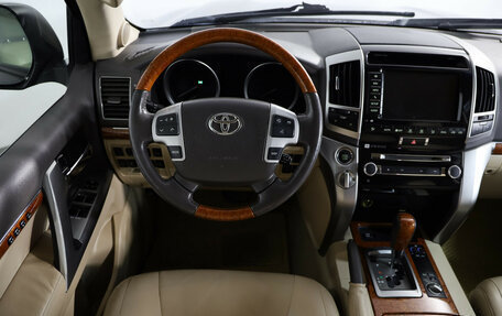 Toyota Land Cruiser 200, 2013 год, 3 999 000 рублей, 10 фотография