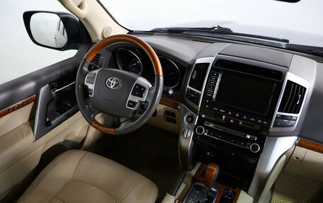 Toyota Land Cruiser 200, 2013 год, 3 999 000 рублей, 8 фотография