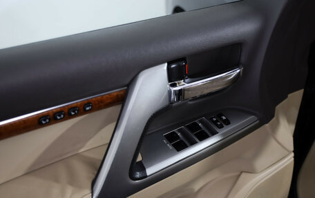 Toyota Land Cruiser 200, 2013 год, 3 999 000 рублей, 23 фотография