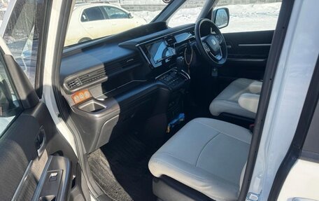 Honda Stepwgn IV, 2019 год, 1 920 000 рублей, 10 фотография