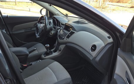 Chevrolet Cruze II, 2010 год, 700 000 рублей, 9 фотография