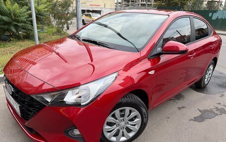 Hyundai Solaris II рестайлинг, 2022 год, 2 200 000 рублей, 4 фотография