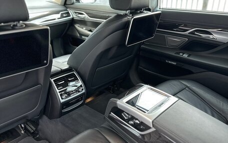 BMW 7 серия, 2017 год, 3 890 000 рублей, 26 фотография