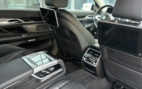 BMW 7 серия, 2017 год, 3 890 000 рублей, 28 фотография