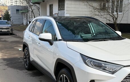 Toyota RAV4, 2022 год, 3 190 000 рублей, 2 фотография