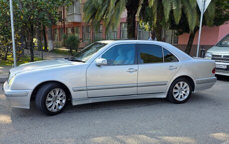 Mercedes-Benz E-Класс, 2000 год, 650 000 рублей, 4 фотография