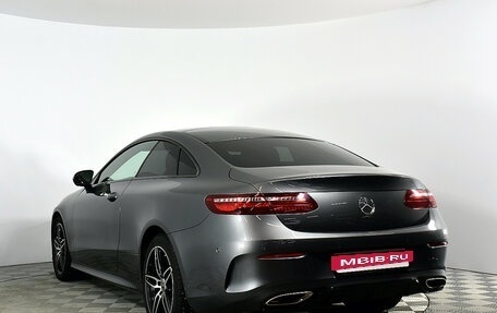 Mercedes-Benz E-Класс, 2019 год, 3 899 000 рублей, 4 фотография