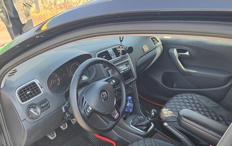 Volkswagen Polo VI (EU Market), 2016 год, 800 000 рублей, 2 фотография