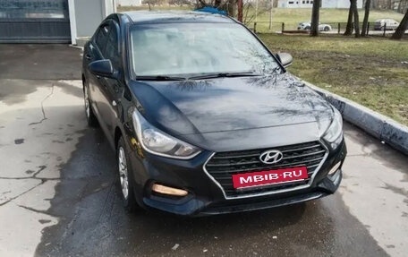 Hyundai Solaris II рестайлинг, 2017 год, 900 000 рублей, 1 фотография